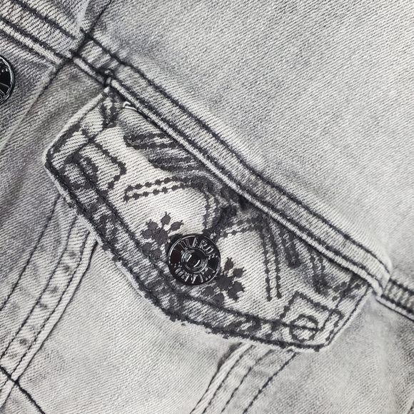 LuLaRoe Crop Jean Jacket M Gray Stretchy Denim Floral Embroidery Buttoned Fitted - Picture 11 of 13